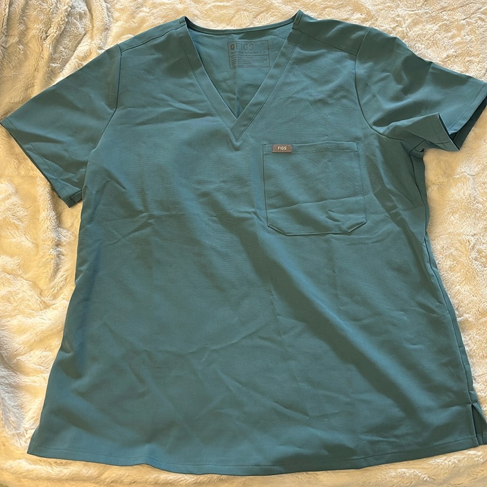 Women’s figs top